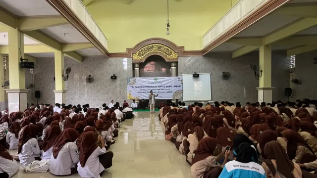 Siswa SMP/SMK Sunan Giri Menganti Gresik Diperkenalkan Peluang, Syarat, dan Cara Kuliah di Universitas Al-Azhar Kairo Mesir