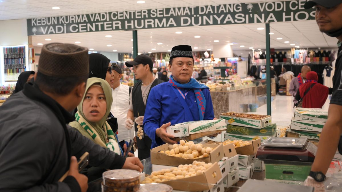 Rekomendasi Oleh-Oleh Khas Umroh dari Arab yang Wajib Dibawa Pulang