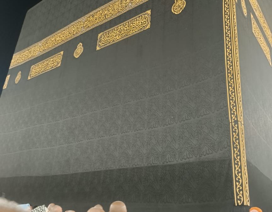 Rekomendasi Oleh-Oleh Khas Umroh dari Arab yang Wajib Dibawa Pulang